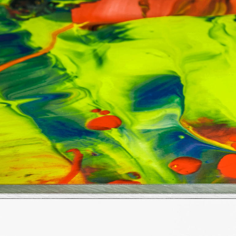 Die Edition wurde als acrylglasversiegelter digitaler Farbfotoabzug gefertigt und auf einer 5 mm Aluminiumplatte aufgezogen. Detailaufnahme einer Farbfläche in lebhaftem Grün und Orange.