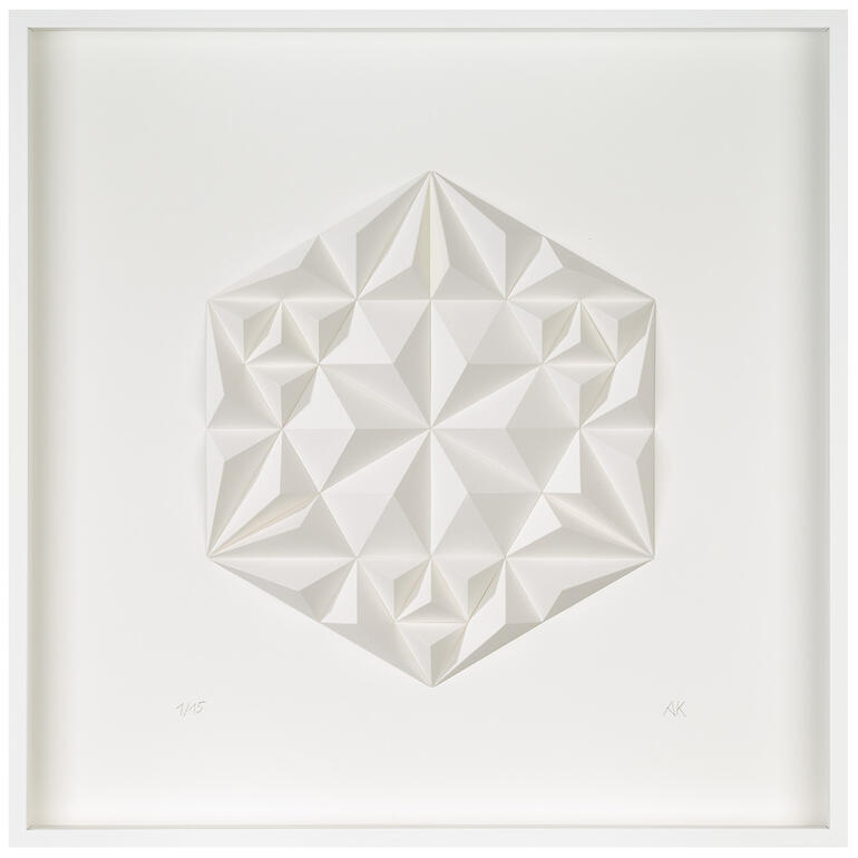 Nahaufnahme von dreidimensionalem Papierkunstwerk mit geometrischem Design